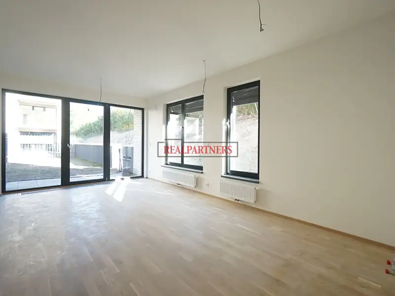Prodej bytu 1+kk 37 m², Praha – náhled fotky 1