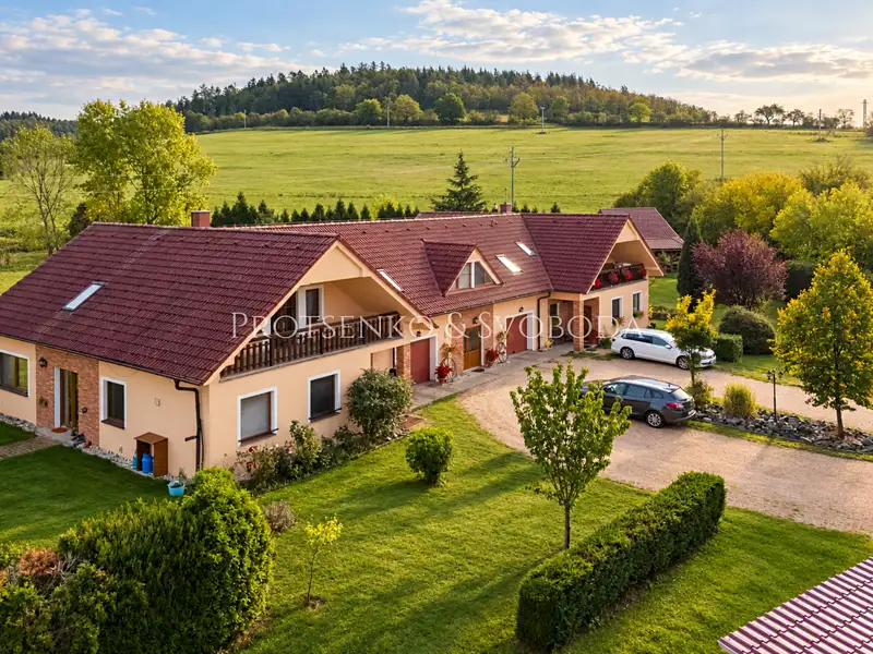Prodej vícegeneračního domu 482 m², pozemek 7305 m², Předenice – náhled fotky 1