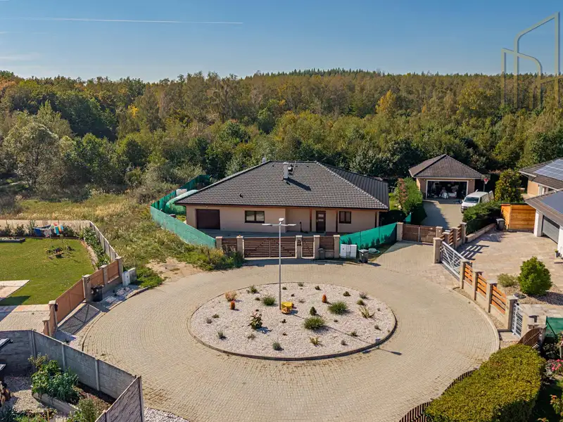 Prodej rodinného domu 165 m², pozemek 2246 m², Louka u Litvínova – náhled fotky 1