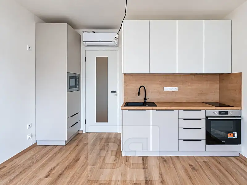 Pronájem bytu 1+kk 32 m², Praha – náhled fotky 3