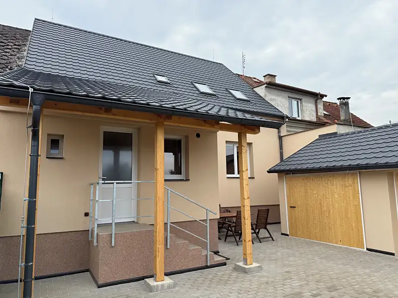 Pronájem bytu 3+1 82 m², Radnice – náhled fotky 1