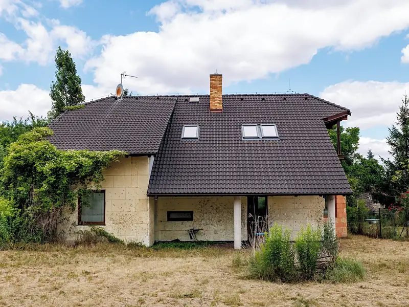 Dražba rodinného domu 206 m², pozemek 1400 m², Cvrčovice – náhled fotky 3