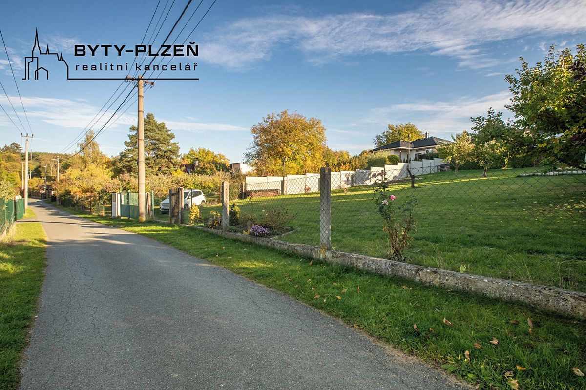 Prodej stavebního pozemku 684 m², Všenice – fotka 1 z 3