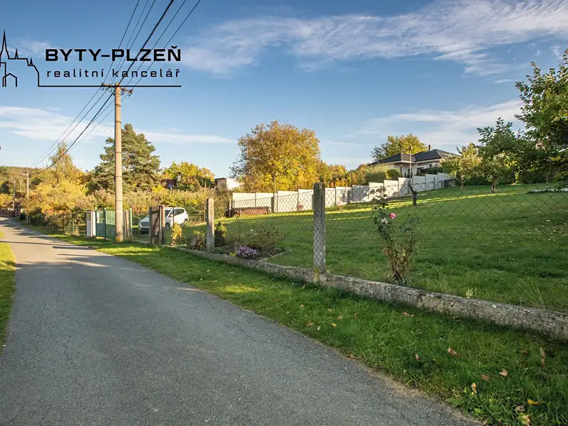 Prodej stavebního pozemku 684 m², Všenice – náhled fotky 1
