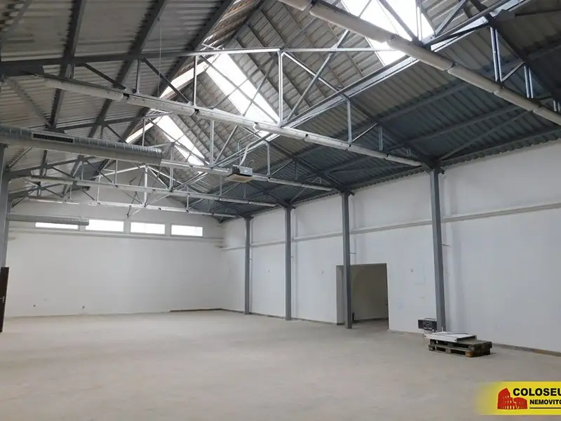 Pronájem obchodního prostoru 400 m², Znojmo – náhled fotky 1