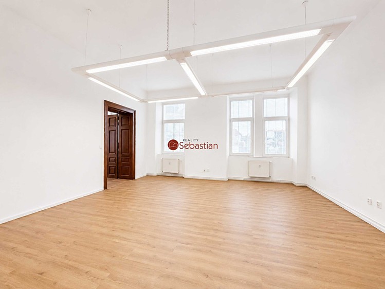 Комерційне приміщення в оренду, 182 м² (1 з 19)
