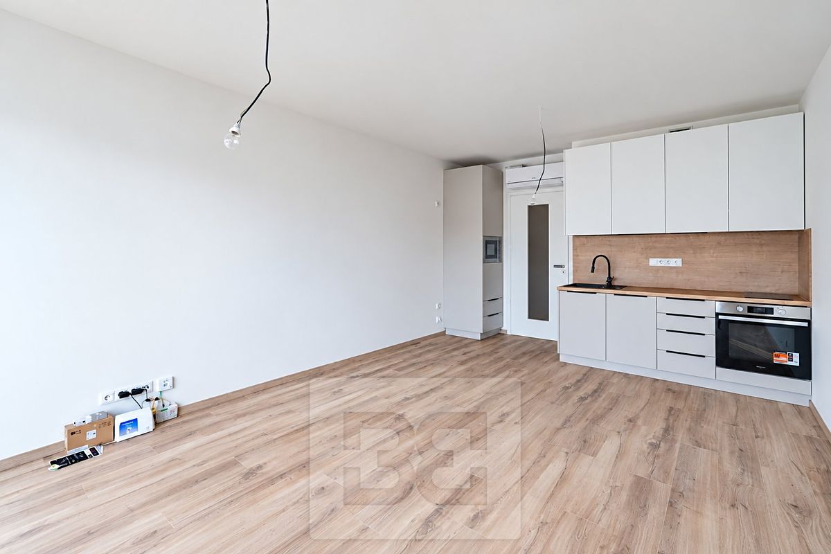 Pronájem bytu 1+kk 32 m², Praha – fotka 1 z 3