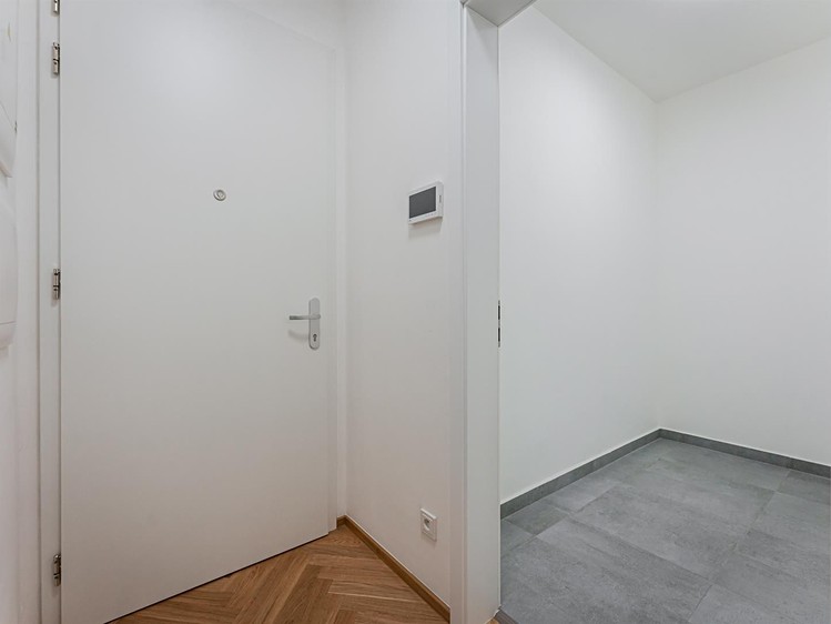 Pronájem bytu 3+kk, 86 m² (14 z 18)