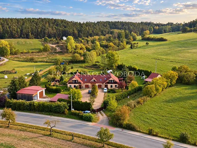 Prodej vícegeneračního domu 482 m², pozemek 7305 m², Předenice – náhled fotky 3