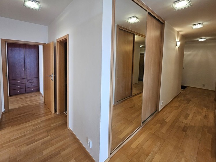 Квартира 3+kk в оренду, 120 м² (25 з 30)