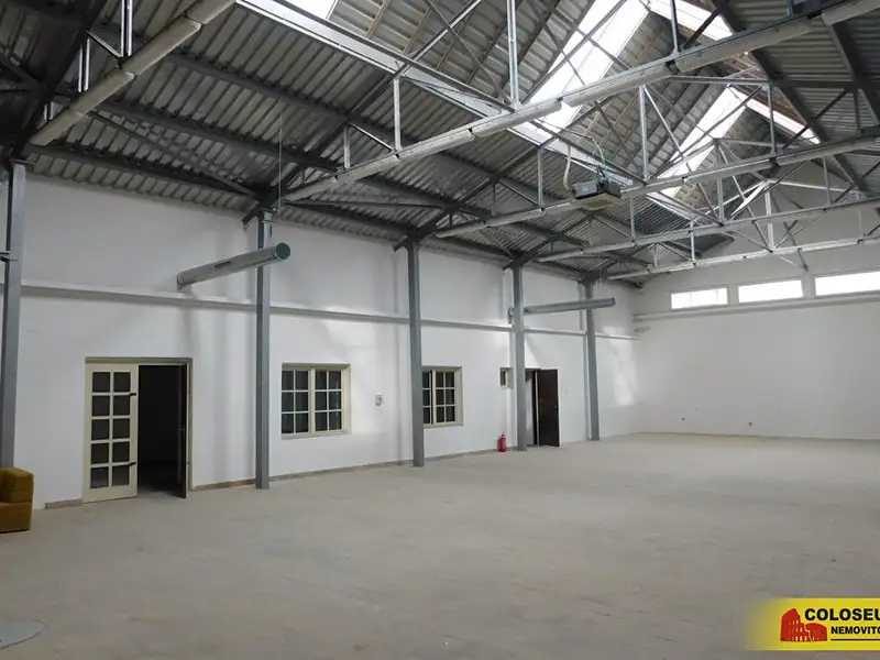 Pronájem obchodního prostoru 400 m², Znojmo – náhled fotky 2