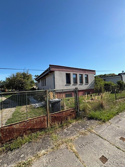 Prodej rodinného domu 96 m², pozemek 1662 m², Dynín – fotka 1 z 3
