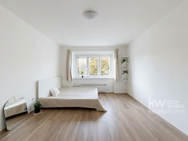 Pronájem bytu 1+1, 33 m² (4 z 11)