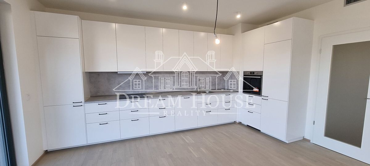 Pronájem bytu 3+kk 111 m² – fotografie 4