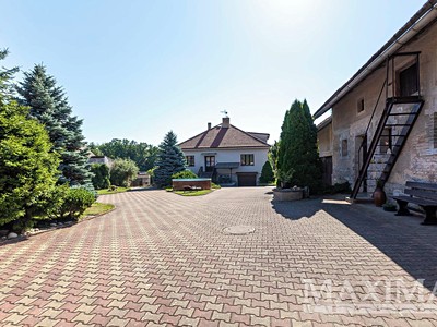 Haus zum Kauf, 340 m² (2 von 30)