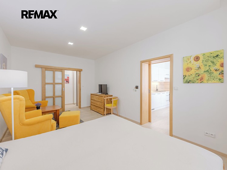 Pronájem bytu 2+kk, 42 m² (3 z 21)