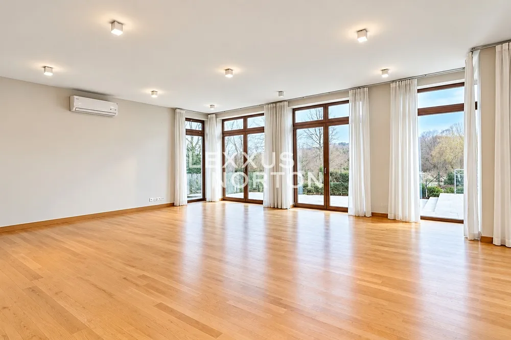 Pronájem vily 400 m², pozemek 1864 m²