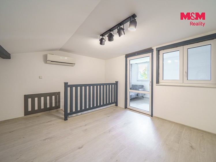 Prodej domu, 230 m² (13 z 28)