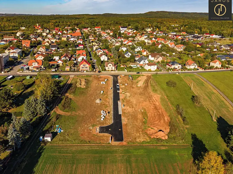 Prodej stavebního pozemku 1002 m², Lužná – náhled fotky 2