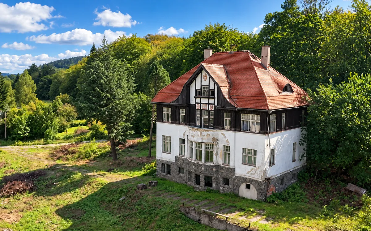 Prodej vily 1000 m², pozemek 31887 m²