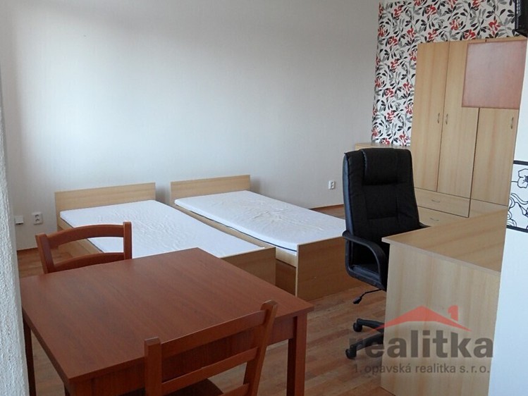 Pronájem bytu 1+kk, 30 m² (2 z 8)