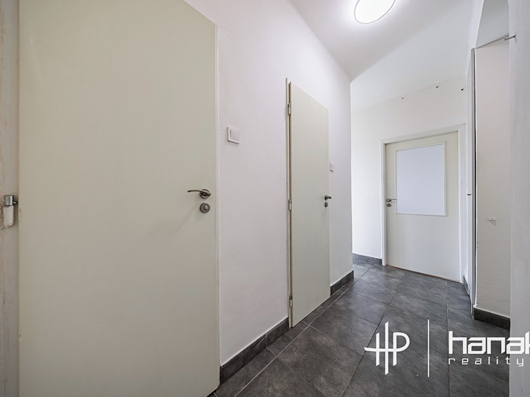 Pronájem bytu 1+1, 34 m² (6 z 13)