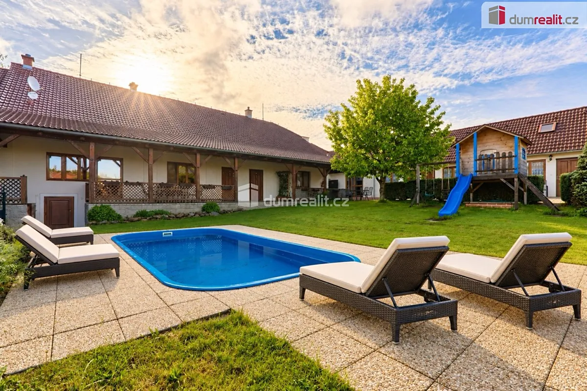 Prodej vily 570 m², pozemek 1109 m²
