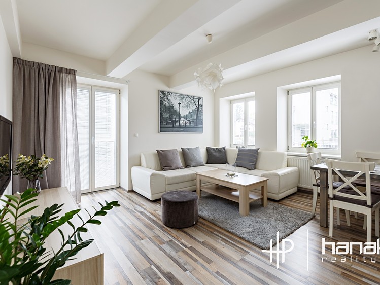 Pronájem bytu 2+kk, 55 m² (1 z 10)