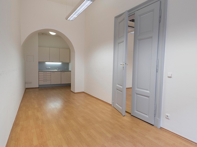 Комерційне приміщення в оренду, 82 м² (4 з 17)