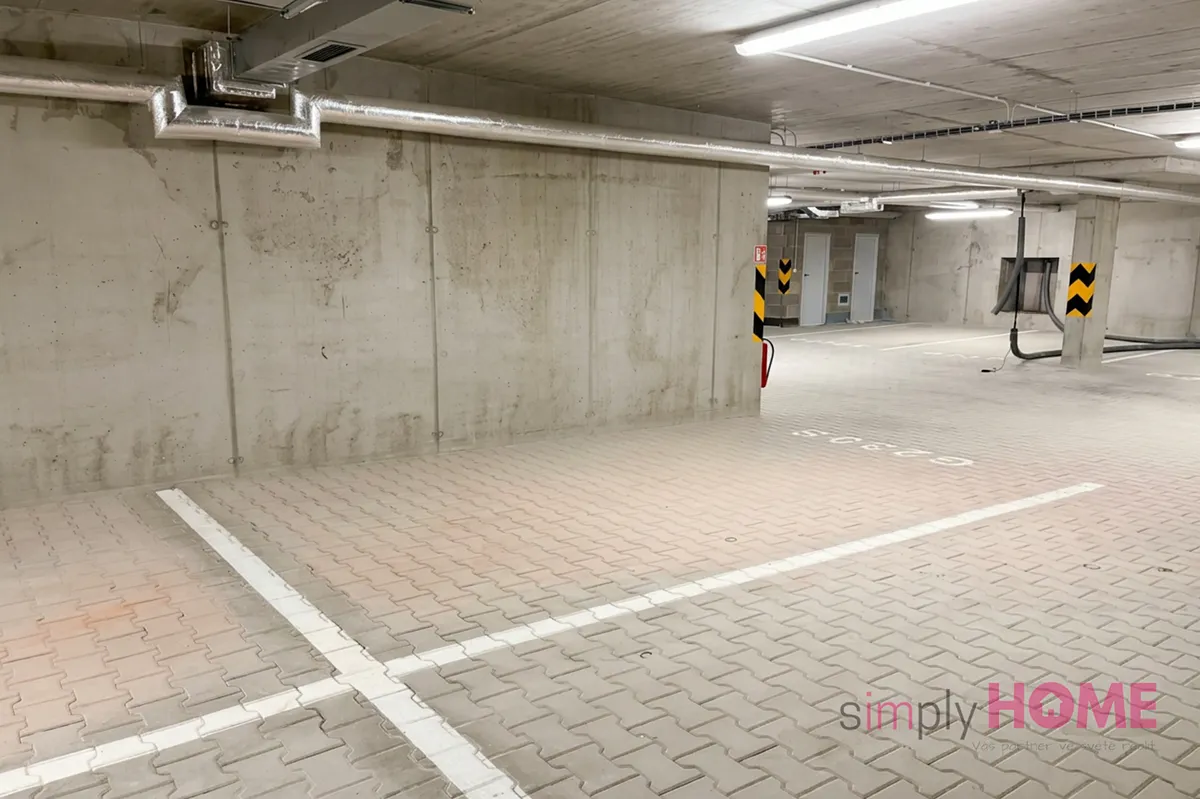 Pronájem garážového stání 13 m²