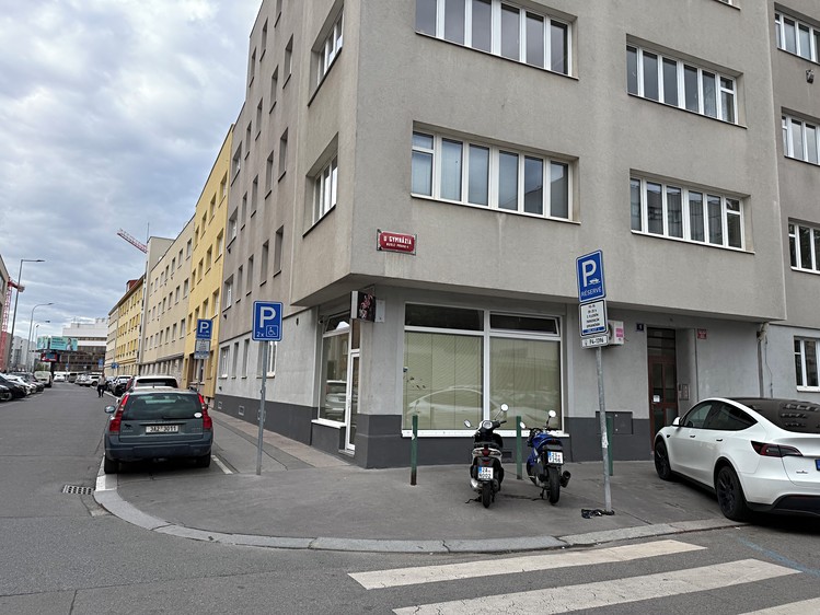 Pronájem komerčního prostoru, 65 m² (1 z 13)