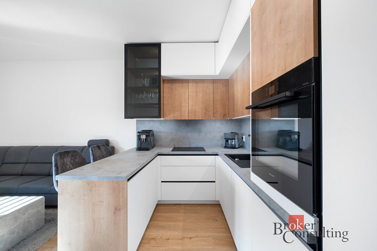 Pronájem bytu 2+kk 68 m² – fotografie 3