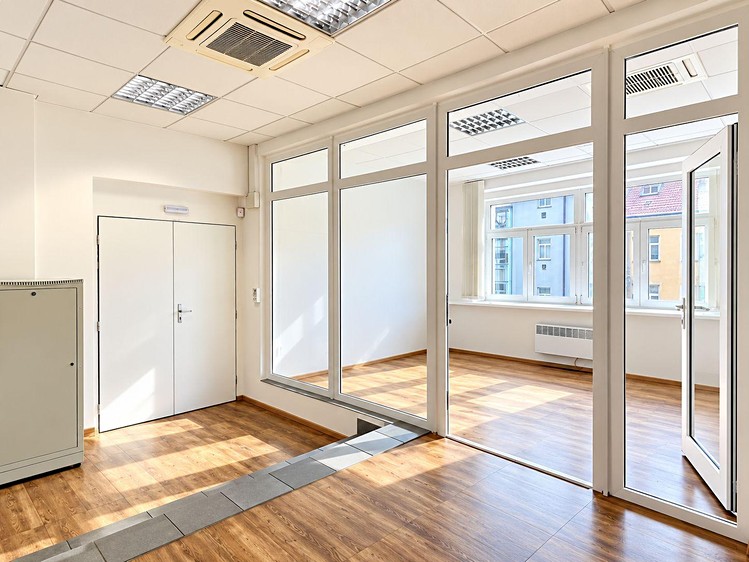 Комерційне приміщення в оренду, 145 м² (1 з 23)