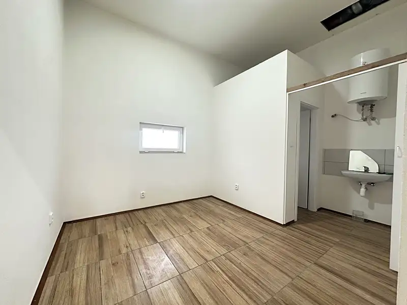 Pronájem obchodního prostoru 64 m², Rostoklaty – náhled fotky 3