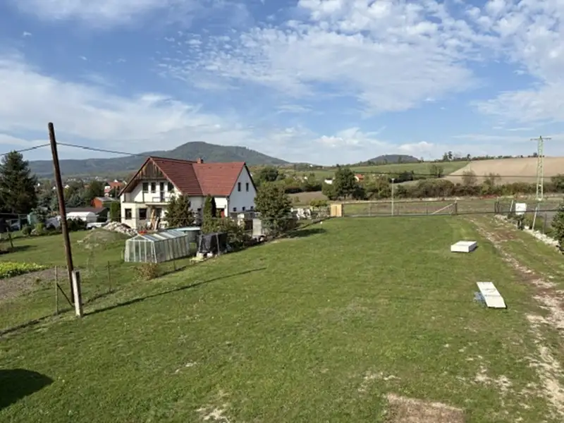 Prodej stavebního pozemku 944 m², Trnovany – náhled fotky 1