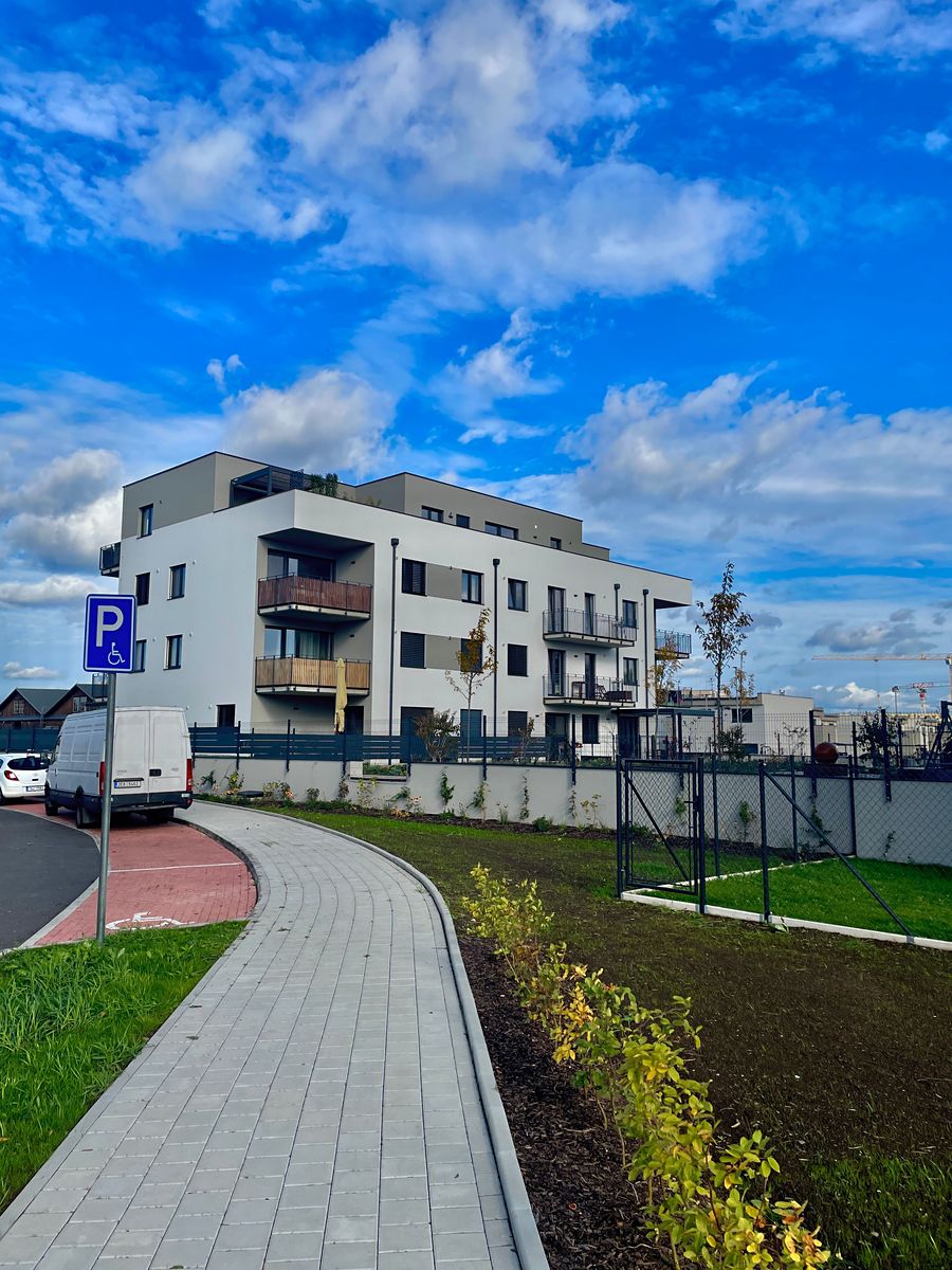 Pronájem bytu 1+kk 34 m² – fotografie 2