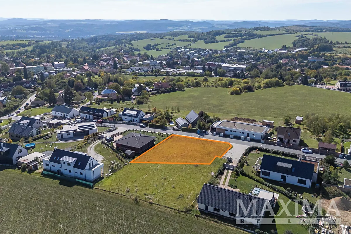Prodej stavebního pozemku 1077 m²