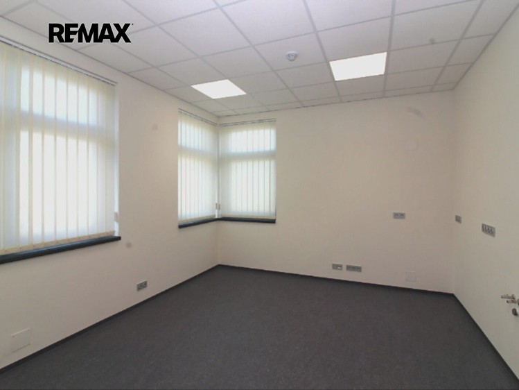 Pronájem komerčního prostoru, 20 m² (1 z 17)