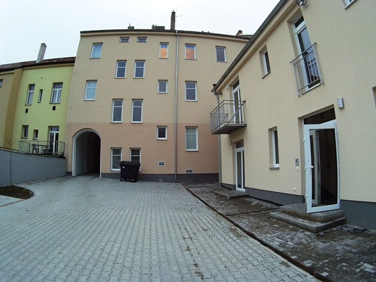Pronájem bytu 1+kk, 40 m² (2 z 9)