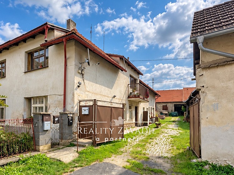 Haus zum Kauf, 350 m² (1 von 8)