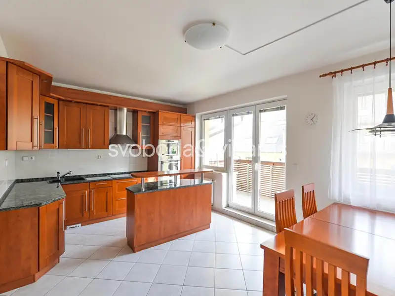 Pronájem rodinného domu 230 m², pozemek 233 m², Praha – náhled fotky 1