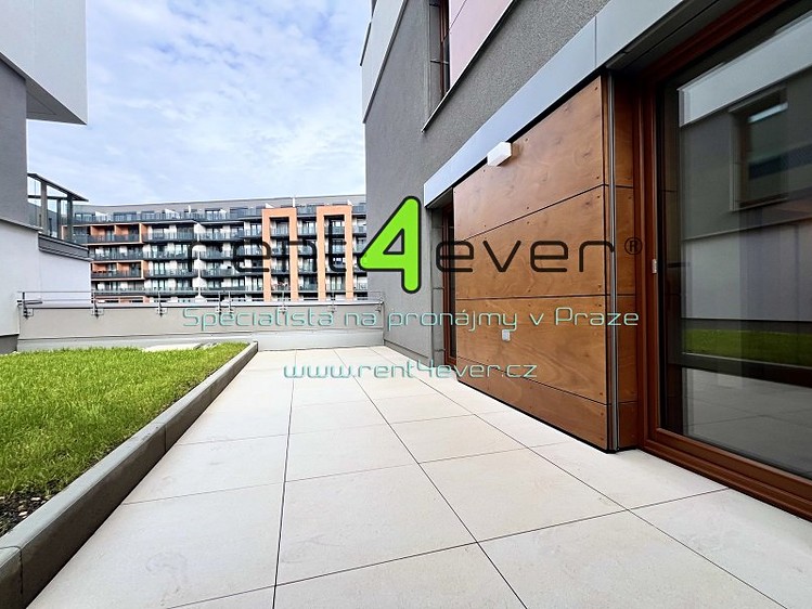Pronájem bytu 2+kk, 59 m² (6 z 25)