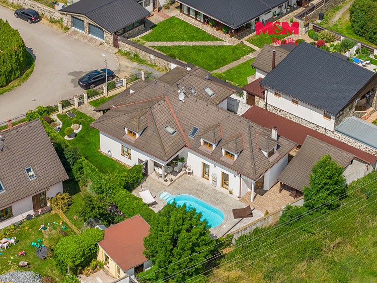 Haus zum Kauf, 360 m² (1 von 23)
