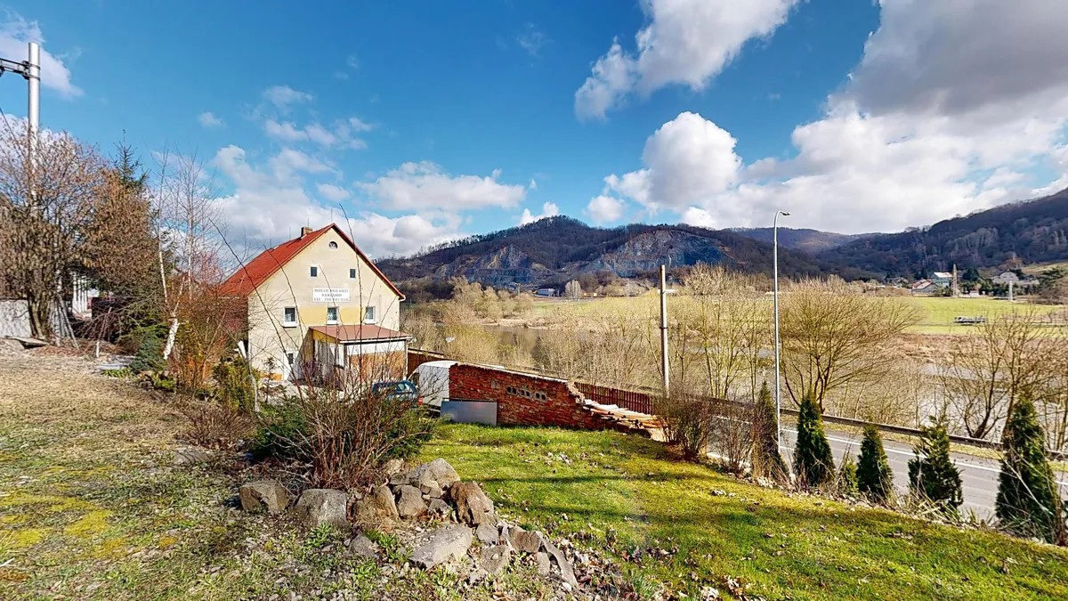 Prodej rodinného domu 313 m², pozemek 2261 m²