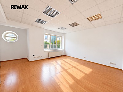 Pronájem komerčního prostoru, 66 m² (3 z 14)