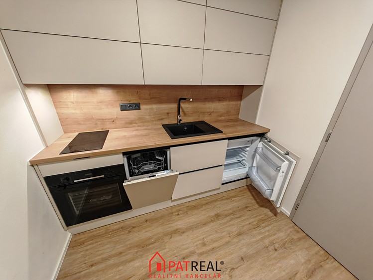 Pronájem bytu 2+1, 44 m² (2 z 15)