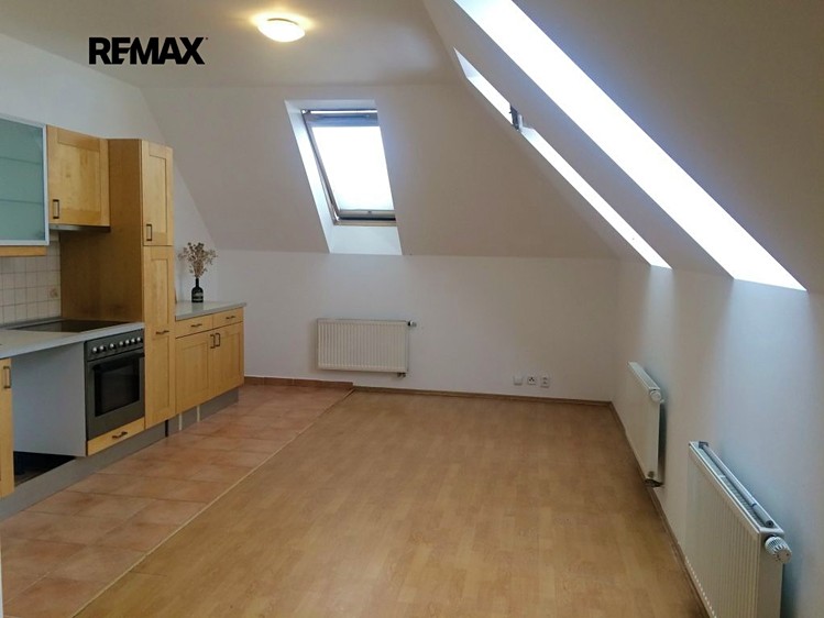 Pronájem bytu 2+kk, 50 m² (2 z 10)