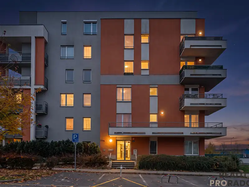 Pronájem bytu 2+kk 55 m², Praha – náhled fotky 1
