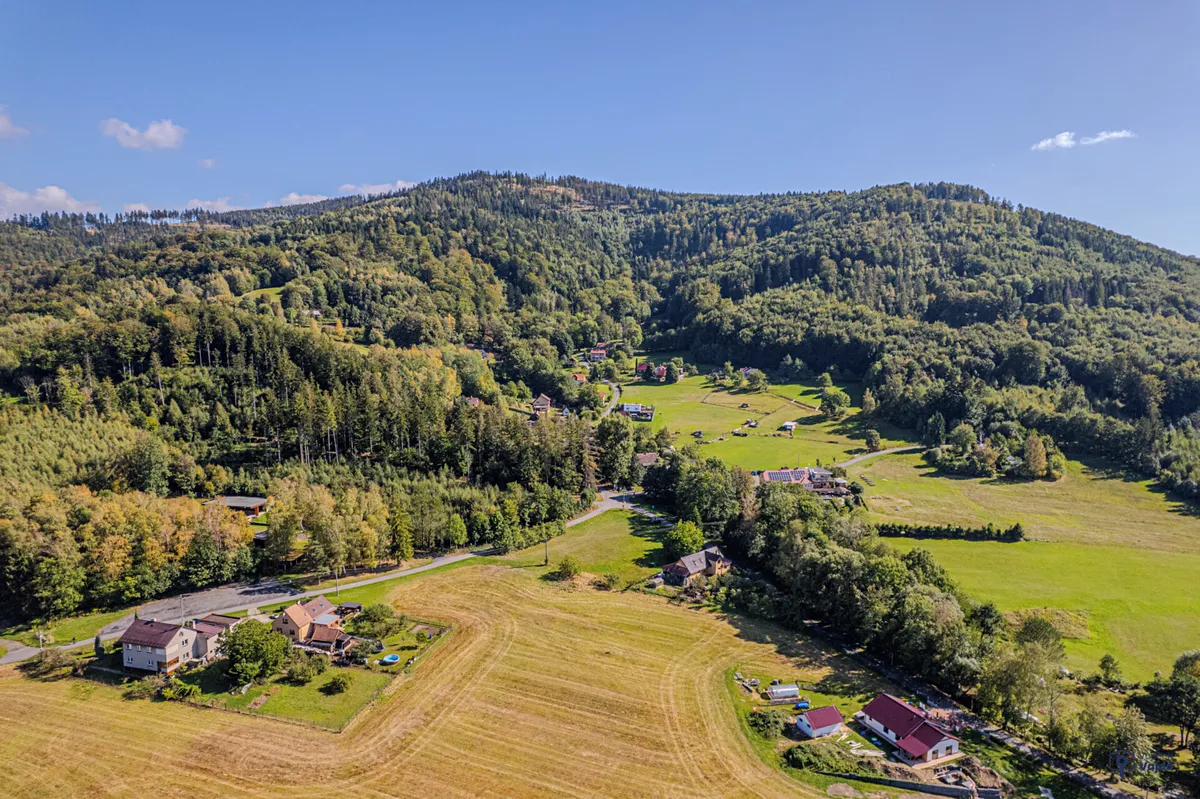 Prodej stavebního pozemku 2695 m²