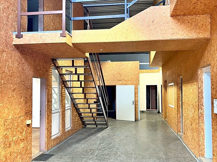 Pronájem komerčního prostoru, 6 500 m² (22 z 46)